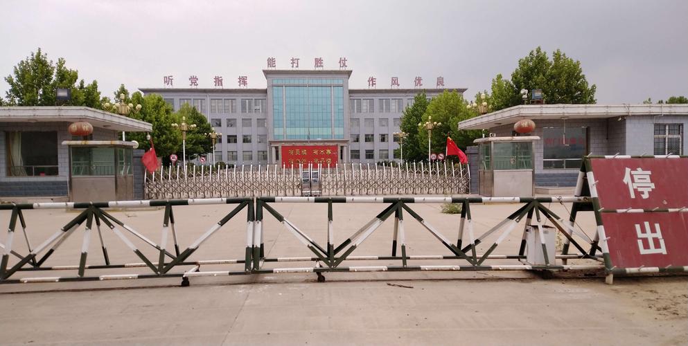 走近丛中营房追寻燃烧岁月