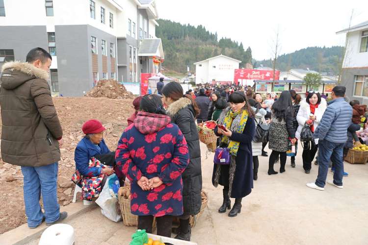 遂宁市船山区桂花镇金井村迎新春杀年猪吃坝坝宴啦!