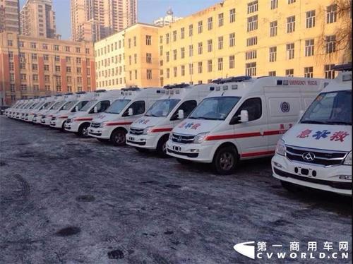 黑龙江救护车捐赠疫情期间,上汽大通maxus v80化身"可移动的大号n95