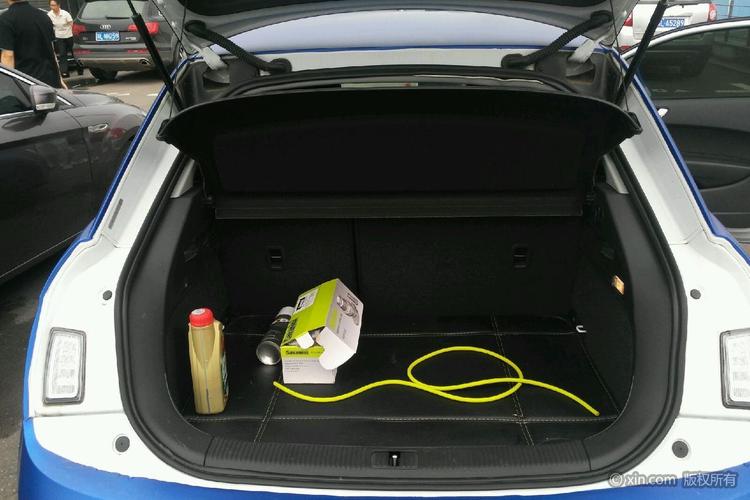 奥迪a1(进口)后备箱