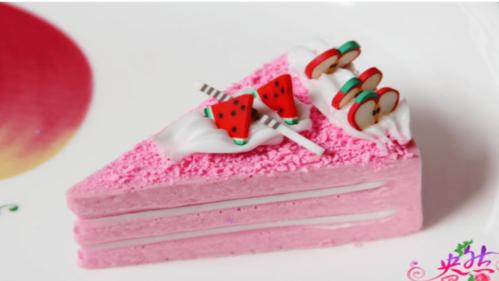 2.找出家中含有三角形的物品,并给爸爸妈妈说一说物品中三角形的面.