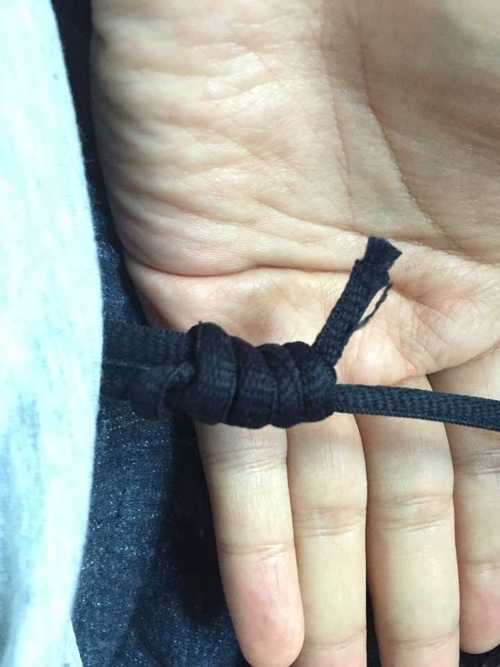 运动裤裤绳怎么打结