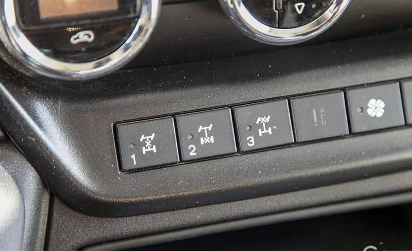 小万告诉你三把差速锁有什么作用