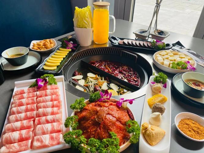 锅底5选2 高钙羊肉 麻辣牛肉 丸拼  …丰富汤底,制造锅底口感特别~多