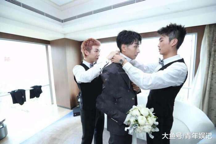 左立结婚现场照曝光!华晨宇吃葡萄白举纲跳绳,欧豪还扮起财神爷