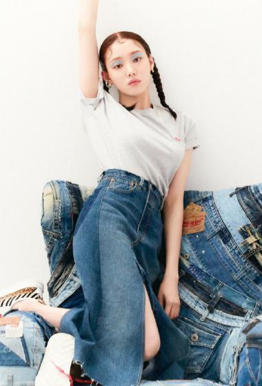 简介:李圣经环保主题性感写真图片,分享一组李圣经图片给大家,图中的