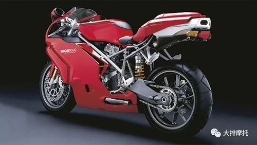 999采用双摇臂的配置,与ducati仿赛单摇臂的印象有所出入
