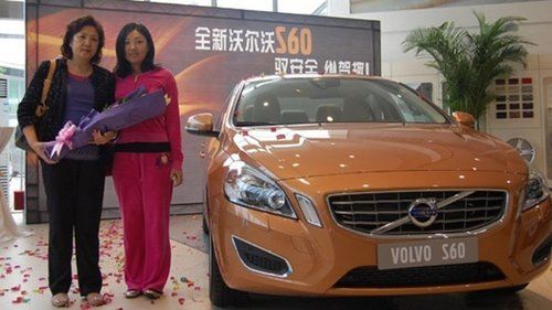 永安富豪沃尔沃s60车主交车现场