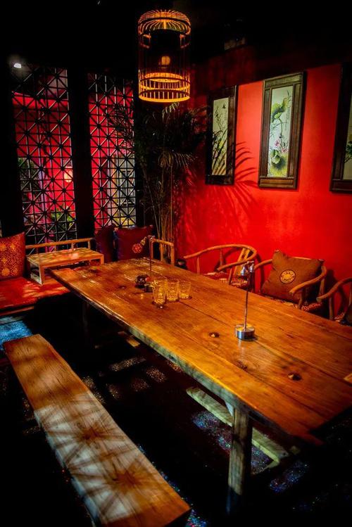 硬核国风的小酒馆调制出你的酒杯人生今年的夏日夜晚就从这里开始