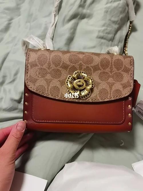 蔻驰山茶花_山茶花_蔻驰怎么样_时尚_箱包_单肩包