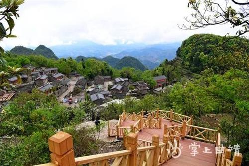 那色峰海位于云南省罗平县旧屋基彝族乡大补懂村,海拔1500米,这个