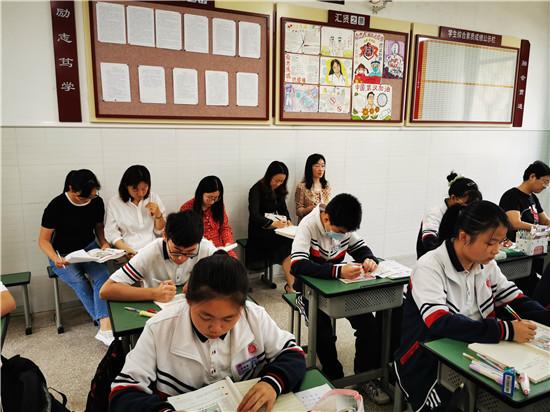 专业引领 助力齐通――东坡区研培中心教研员深入齐通中学调研指导