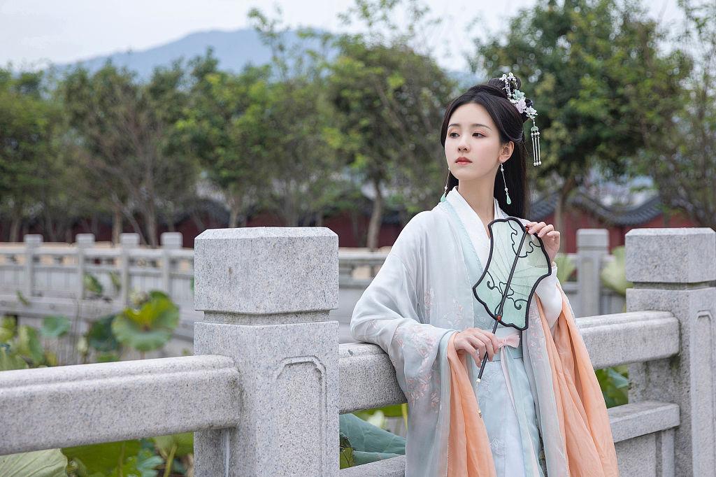 陈都灵长月无烬造型首曝光变倾世佳人轻纱拂裳仙美范
