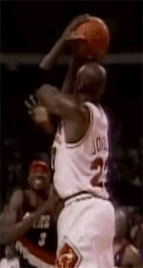 乔丹经典投篮手型向正前方发力拨球