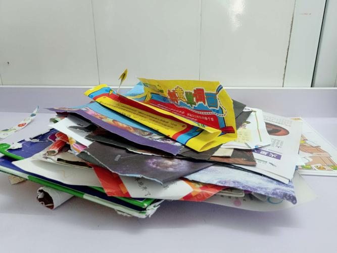 写美篇   昨天在观察小朋友区域活动时,发现语言区的图书很多都破了