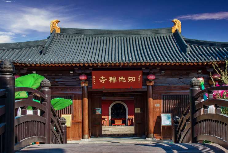 拱桥疏木映湖荫,闲记广富林