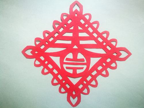 "春"字创意剪纸