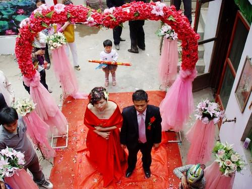 结婚拜堂词怎么说 2017农村婚礼经典拜堂词