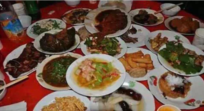 在湄潭的农村,有一种聚餐叫坐席!