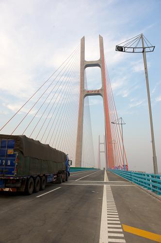 江西九江长江二桥通车