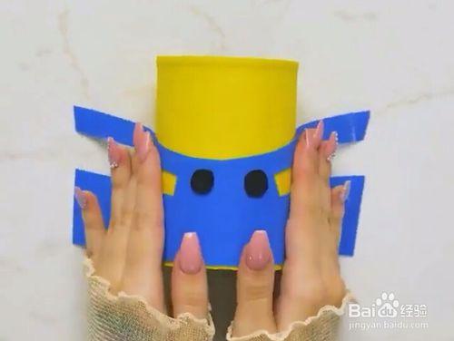 手工制作小黄人笔筒教程