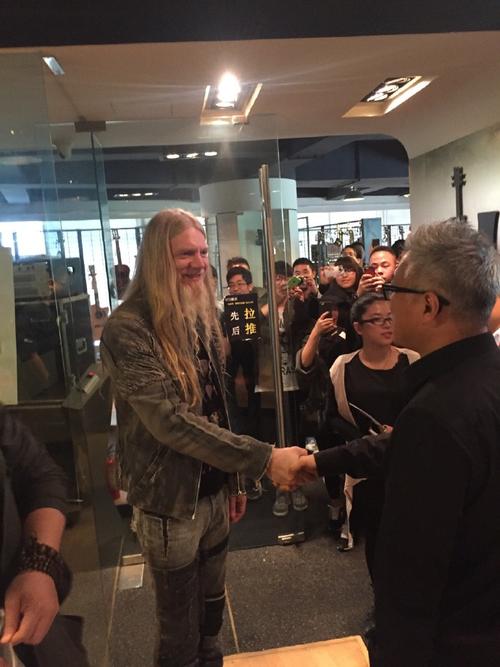 有话直说贝斯手今天很忙flea出完镜nightwish贝斯手山羊胡大叔又与