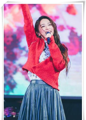 田馥甄终于高调美一回,白色长裙仙气飘飘,美得让人忘记了时间!