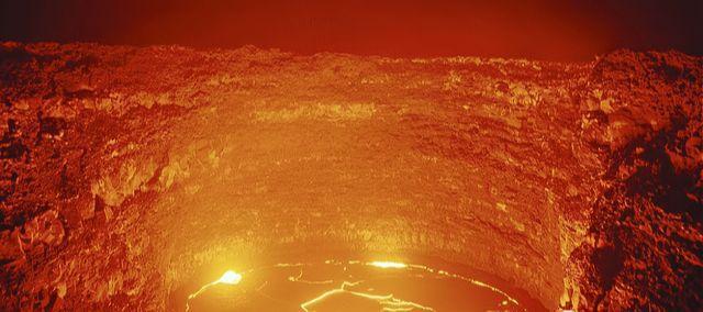 国外无人村庄发现通往地心的"大门",在里面发现有生物