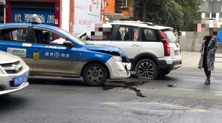 初四,又出车祸了_出租车