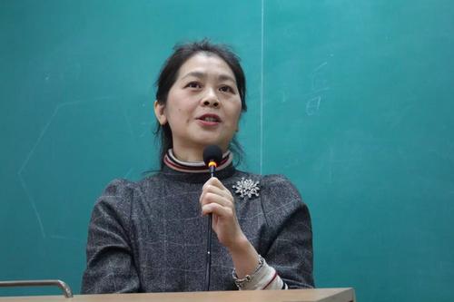 迟子建纵谈中外古今诗歌