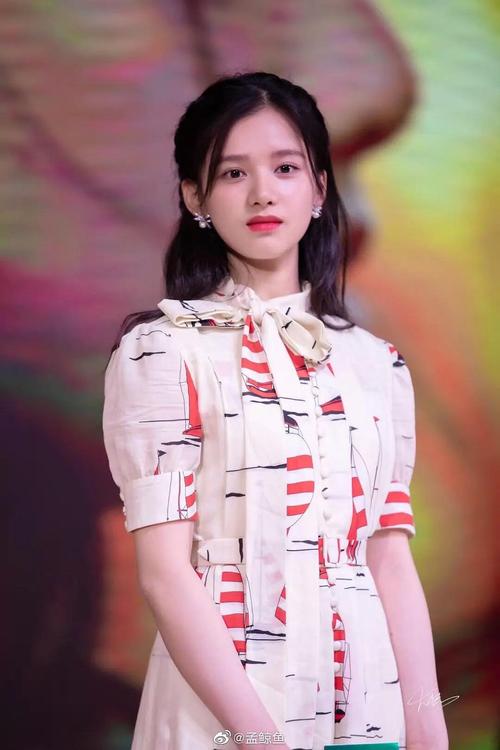 去年的《我才不要和你做朋友呢》就很好 自从周也和张婧仪越来越不像