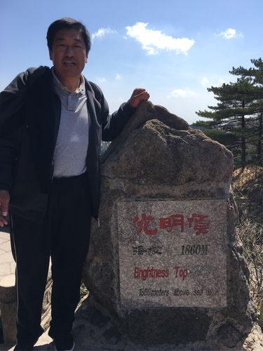 云海怪石峥嵘 奇松破壁挺秀 —黄山游.