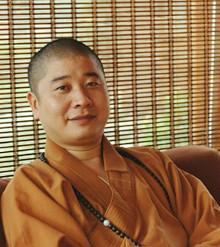 到年老时仍然没有子嗣,因此祈祷观音大士而生下则悟法师