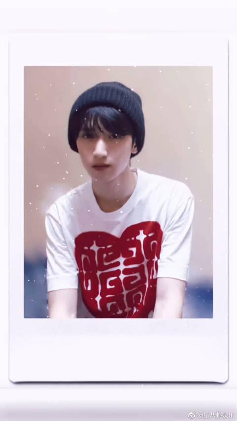 严浩翔最会对镜自拍的香香!