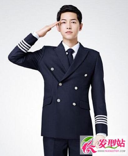 南航空少明鹏酷似宋仲基走红_发型站_最新流行发型与