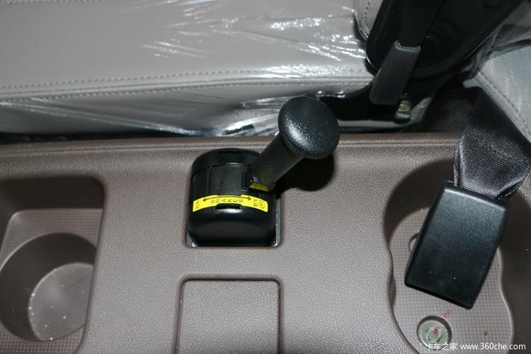 东风柳汽 新乘龙m3 220马力 4x2载货车