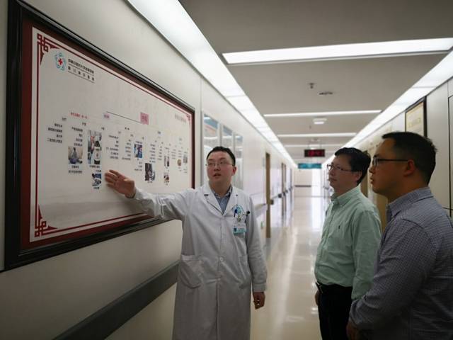 (图一:经典病房医生宋洋介绍中风的治疗方案示意图)