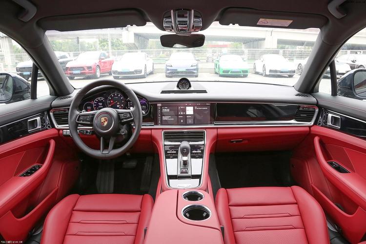 2020款平行进口保时捷帕拉梅拉加版实拍