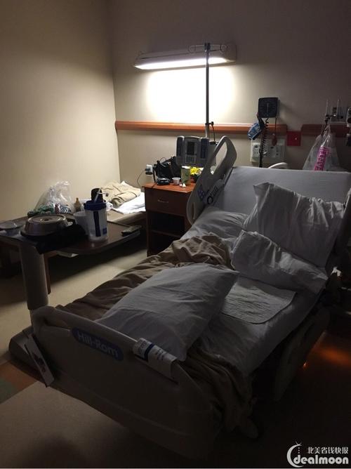 病房一角,晚上拍的,光线很暗,见谅