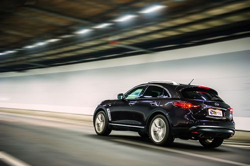 英菲尼迪fx37 夸张线条突出肌肉感(6)