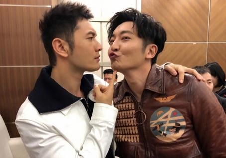 郭京飞噘嘴卖萌求黄晓明亲亲 却被谢霆锋抢了戏