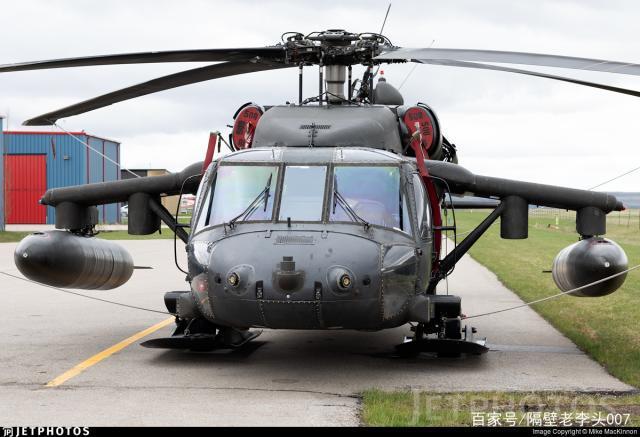 西科斯基"黑鹰"uh-60四旋翼双发通用直升机