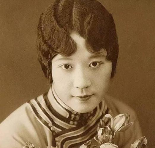 在清朝, 怎么判断一个女人是满族还是汉族! 光看她们的耳朵就够了