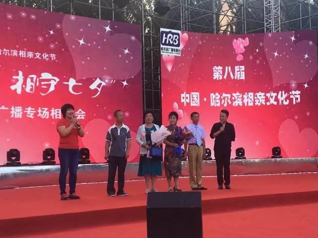 在哈尔滨文艺广播专场活动中 叔叔阿姨们会跳的舞种还真是多 不仅展现