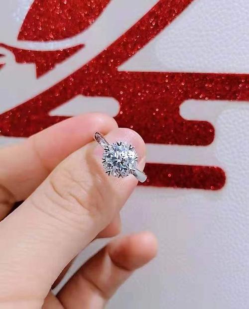 钻石切割的很好,工艺这方面值得认可,看着特别漂亮_老凤祥怎么样_钻石