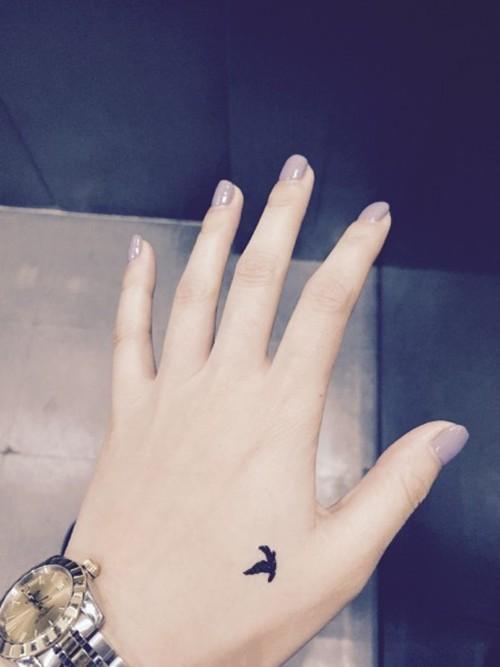 虎口清新小图案纹身