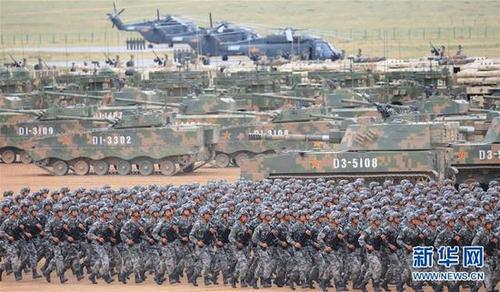 2万名官兵,600多台(套)战车集结列阵内蒙古朱日和联合训练基地,以征尘