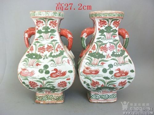 元代红绿彩瓷瓶一对