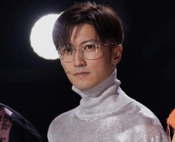 40岁谢霆锋近照发福,脸部圆润像极小鲜肉,丝毫不显年龄层次感