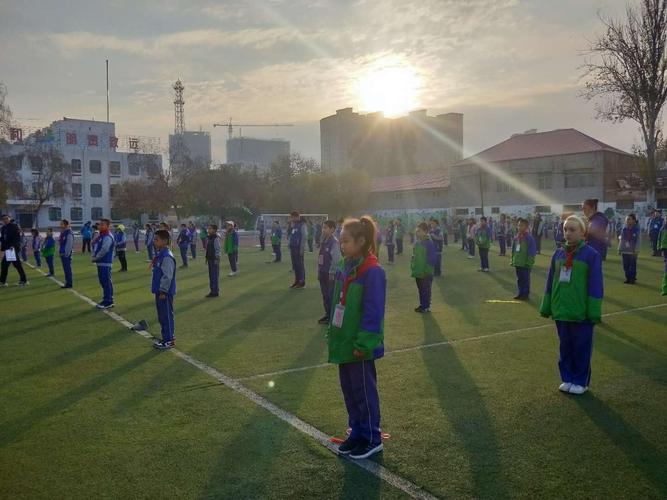 "民族团结一家亲"绳"采飞扬战疫情"——伊宁市第一小学开展2020年秋季